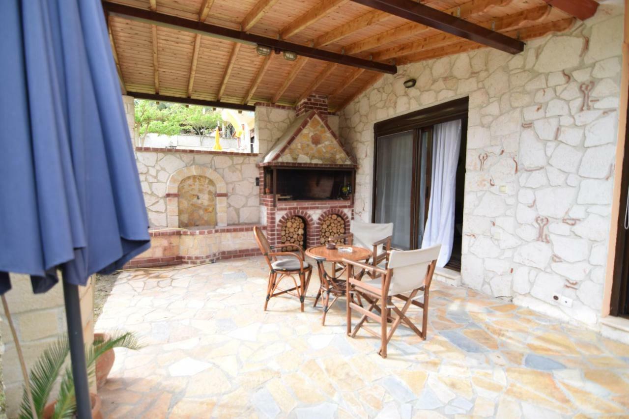Holiday Villa Vee Νέα Σκιώνη Εξωτερικό φωτογραφία